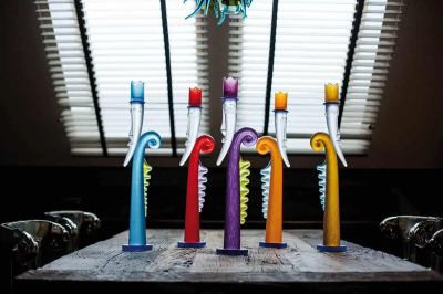 King | Candlestick Holders 3 Variations | Borowski image